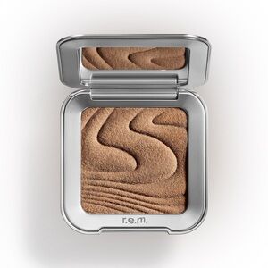 r.e.m. HYPERNOVA SATIN MATTE BRONZER - OUT OF OFFICE